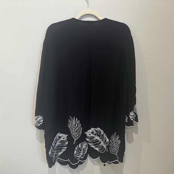 Chico's Open Front Cardigan Duster Black White Embroidered Detail size 1 Medium - Picture 3 of 6